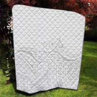 Polynesia White Sunday Quilt Plumeria Polynesian Tribal Grey Color - Polynesian Pride