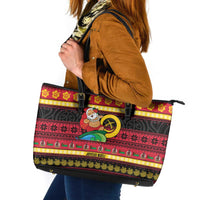 Vanuatu Christmas Leather Tote Bag Joyeux Noel Surfing Santa With Boar Tusk - Polynesian Pride