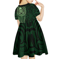 New Zealand Skull Darts Kid Short Sleeve Dress Aotearoa Maori Chest Tattoo Stylized Green - Polynesian Pride