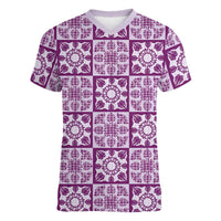 Poni Palaka Quilt Hawaii Women V-Neck T-Shirt Hawaiian Tropical Monstera Sea Turtle