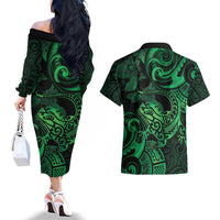 New Zealand Tuatara Couples Matching Off The Shoulder Long Sleeve Dress and Hawaiian Shirt Aotearoa Maori Clematis Flowers - Green