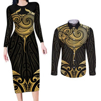 Gold Black New Zealand Manta Ray Couples Matching Long Sleeve Bodycon Dress and Long Sleeve Button Shirt Aotearoa Maori Haehae - Polynesian Pride