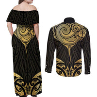 Gold Black New Zealand Manta Ray Couples Matching Off Shoulder Maxi Dress and Long Sleeve Button Shirt Aotearoa Maori Haehae - Polynesian Pride