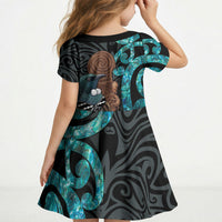 New Zealand Tui Bird Wahaika Kid Short Sleeve Dress Maori Weapon Paua Shell Koru Pattern LT22 - Polynesian Pride