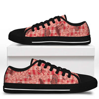 Red Palaka Hawaii Cowboy Low Top Shoes Puakenikeni Lei Paniolo Papale Seamless Vibes - Polynesian Pride