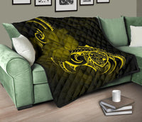 Hawaii Map Turtle Hibiscus Divise Yellow Polynesian Premium Quilt - Polynesian Pride