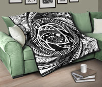 Hawaiian Kanaka Honu Hibiscus Tornando White Polynesian Premium Quilt - Polynesian Pride