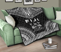 Fiji Premium Quilt - Fiji Coat Of Arms Polynesian Chief Black Version - Polynesian Pride