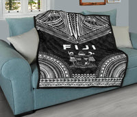 Fiji Premium Quilt - Fiji Coat Of Arms Polynesian Chief Black Version - Polynesian Pride