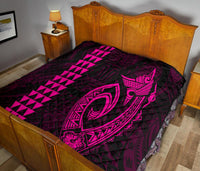 Hawaii Kakau Makau Fish Hook Polynesian Premium Quilt - Pink - Polynesian Pride