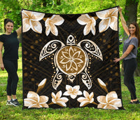 Hawaiian Gold Turtle Plumeria Quilt Black - Polynesian Pride