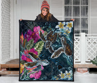 Hawaii Map Turtle Swimming Hibiscus Plumeria Moana Premium Quilt - Polynesian Pride
