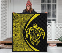 Hawaii Turtle Map Polynesian Premium Quilt - Yellow - Circle Style - Polynesian Pride