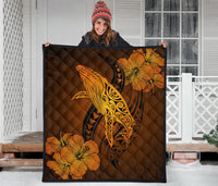 Hawaii Whale Swim Poly Premium Quilt - Polynesian Pride