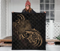 Hawaii Map Turtle Hibiscus Divise Gold Polynesian Premium Quilt - Polynesian Pride