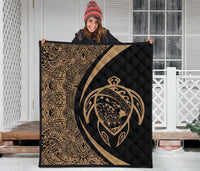 Hawaii Turtle Map Polynesian Premium Quilt - Gold - Circle Style - Polynesian Pride