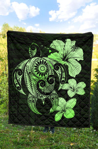 Hibiscus Plumeria Mix Polynesian Green Turtle Premium Quilt - Polynesian Pride