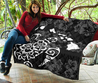 Turtle Hibiscus Map White Premium Quilt - Polynesian Pride