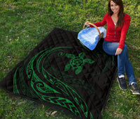 Hawaii Turtle Hibicus Premium Quilt - Frida Style - Green - Polynesian Pride