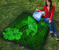 Hawaii Whale Swim Poly Green Premium Quilt - Polynesian Pride