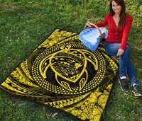 Hawaiian Kanaka Honu Hibiscus Tornando Yellow Polynesian Premium Quilt - Polynesian Pride