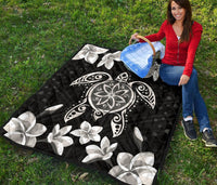 Hawaiian Silver Turtle Plumeria Quilt - Polynesian Pride
