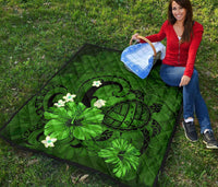 Hawaii Turtle Poly Tribal Green Premium Quilt - Polynesian Pride