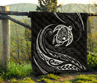 Hawaii Turtle Premium Quilt - White - Frida Style - Polynesian Pride