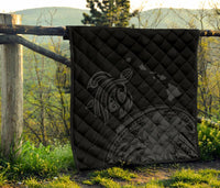 Hawaii Map Plumeria Polynesian Gray Premium Quilt - Polynesian Pride