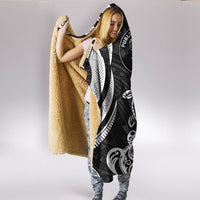 Niue Hooded Blanket - White Tentacle Turtle - Polynesian Pride