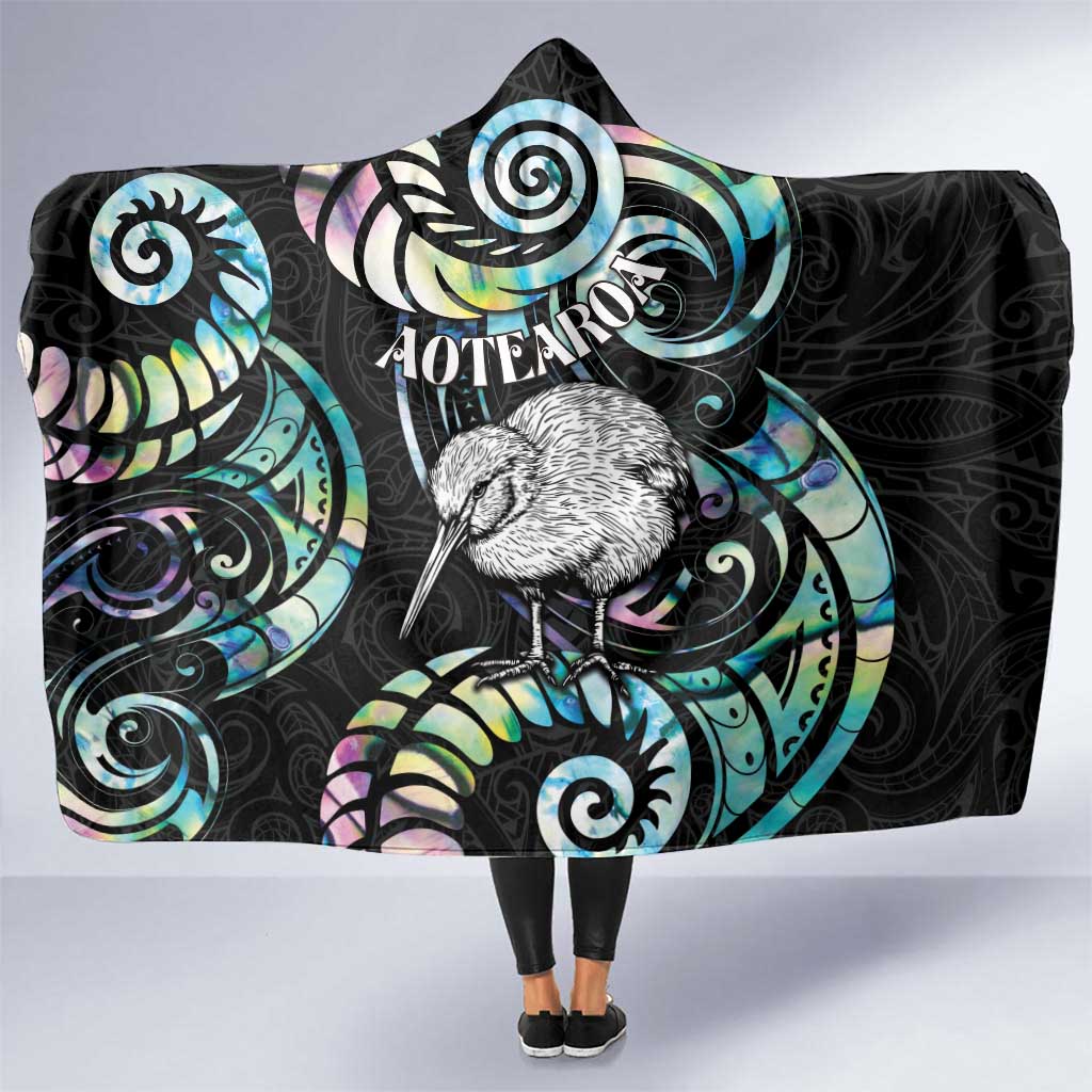 New Zealand Kiwi Bird Hooded Blanket Silver Fern Koru Paua Shell DT04 One Size Black - Polynesian Pride