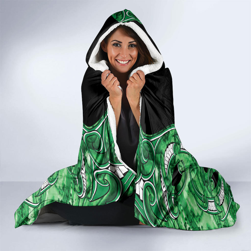 Aotearoa Ngati Maniapoto Hooded Blanket Maori Tribal Green Paua Shell Pattern