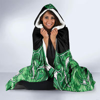 Aotearoa Ngati Maniapoto Hooded Blanket Maori Tribal Green Paua Shell Pattern