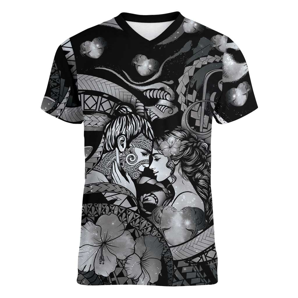 Personalised Maori Romantic Valentine Women V-Neck T-Shirt The Hongi Kiss Black Galaxy