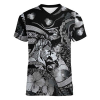 Personalised Maori Romantic Valentine Women V-Neck T-Shirt The Hongi Kiss Black Galaxy