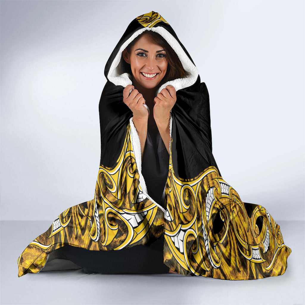 Aotearoa Ngati Whatua Hooded Blanket Maori Tribal Gold Paua Shell Pattern