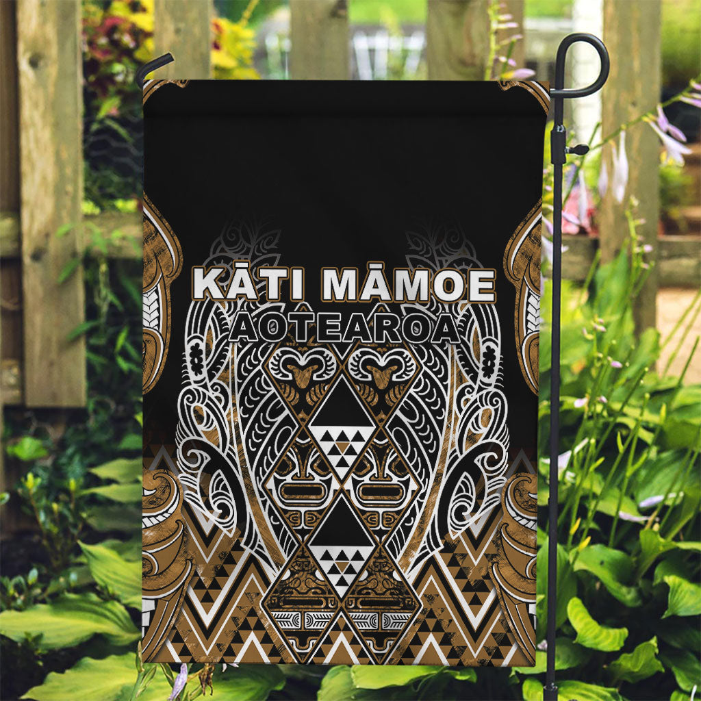 Aotearoa Kati Mamoe Garden Flag Maori Brown Tribal Paua Shell Pattern
