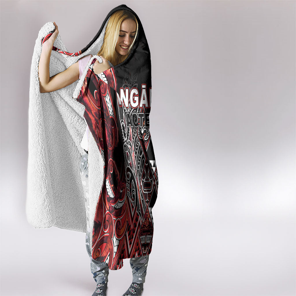 Aotearoa Ngapuhi Hooded Blanket Maori Red Tribal Paua Shell Pattern