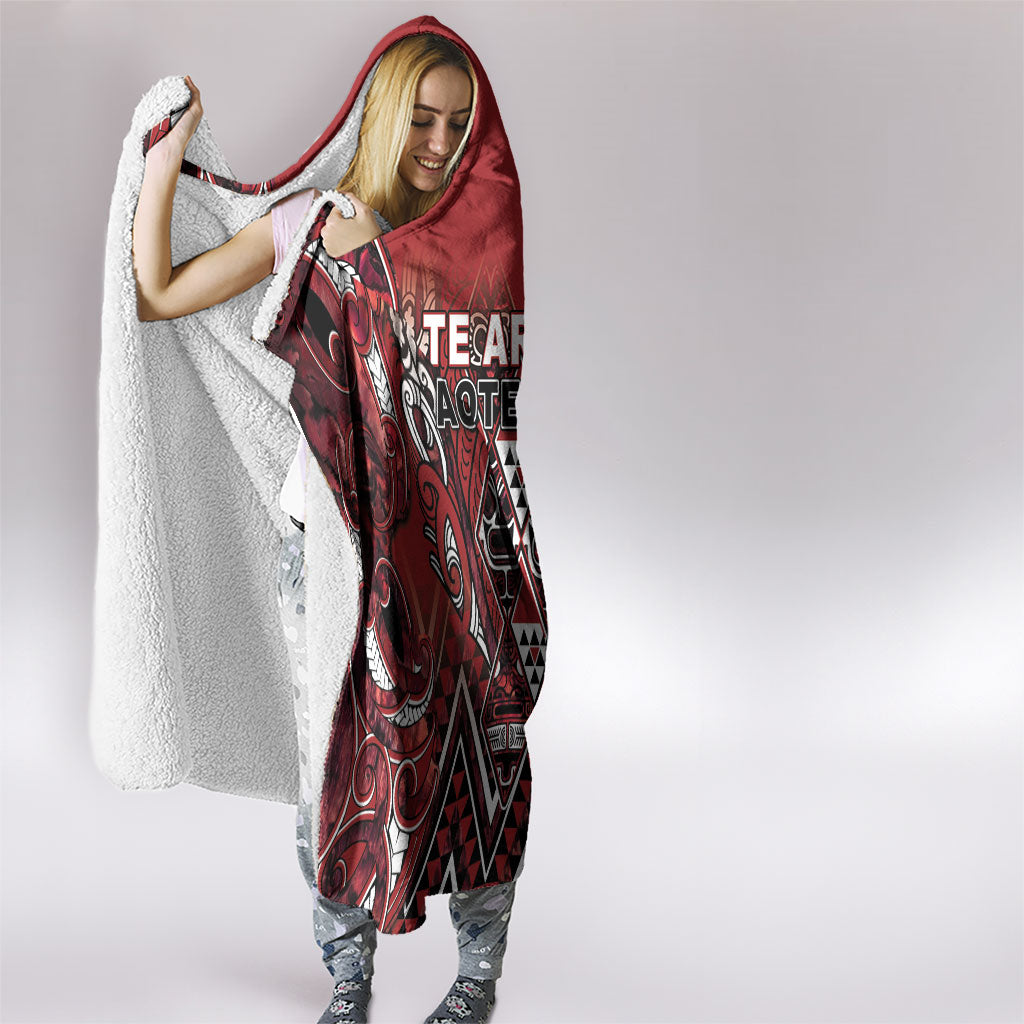Aotearoa Te Arawa Hooded Blanket Maori Tribal Dark Red Paua Shell Pattern