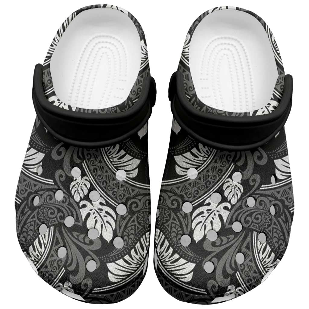 Grayscale Monstera Clogs Shoes Polynesian Tribal Pattern - Polynesian Pride