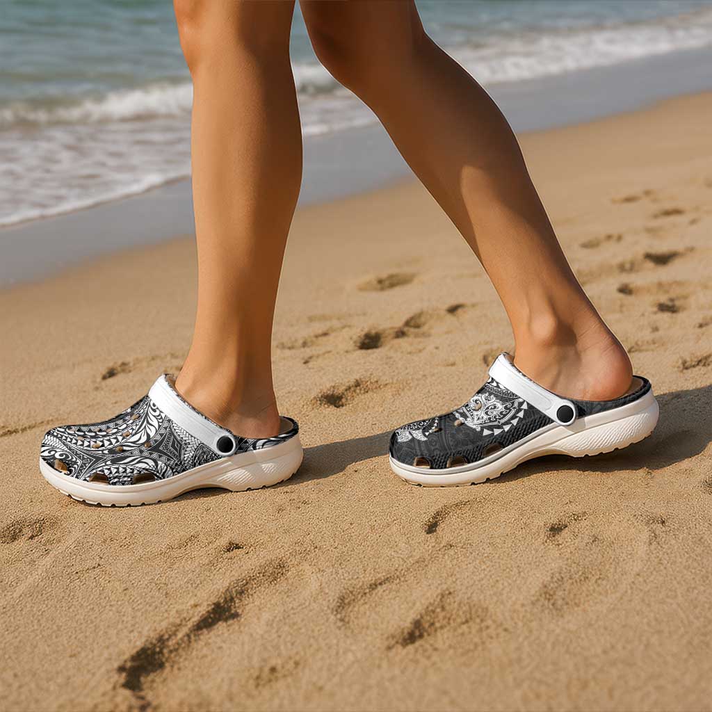 Hawaiian Manta Ray and Hammerhead Shark Tribal Tattoo Clogs Shoes with Polynesian Tribal Pattern Black-White Color LT03