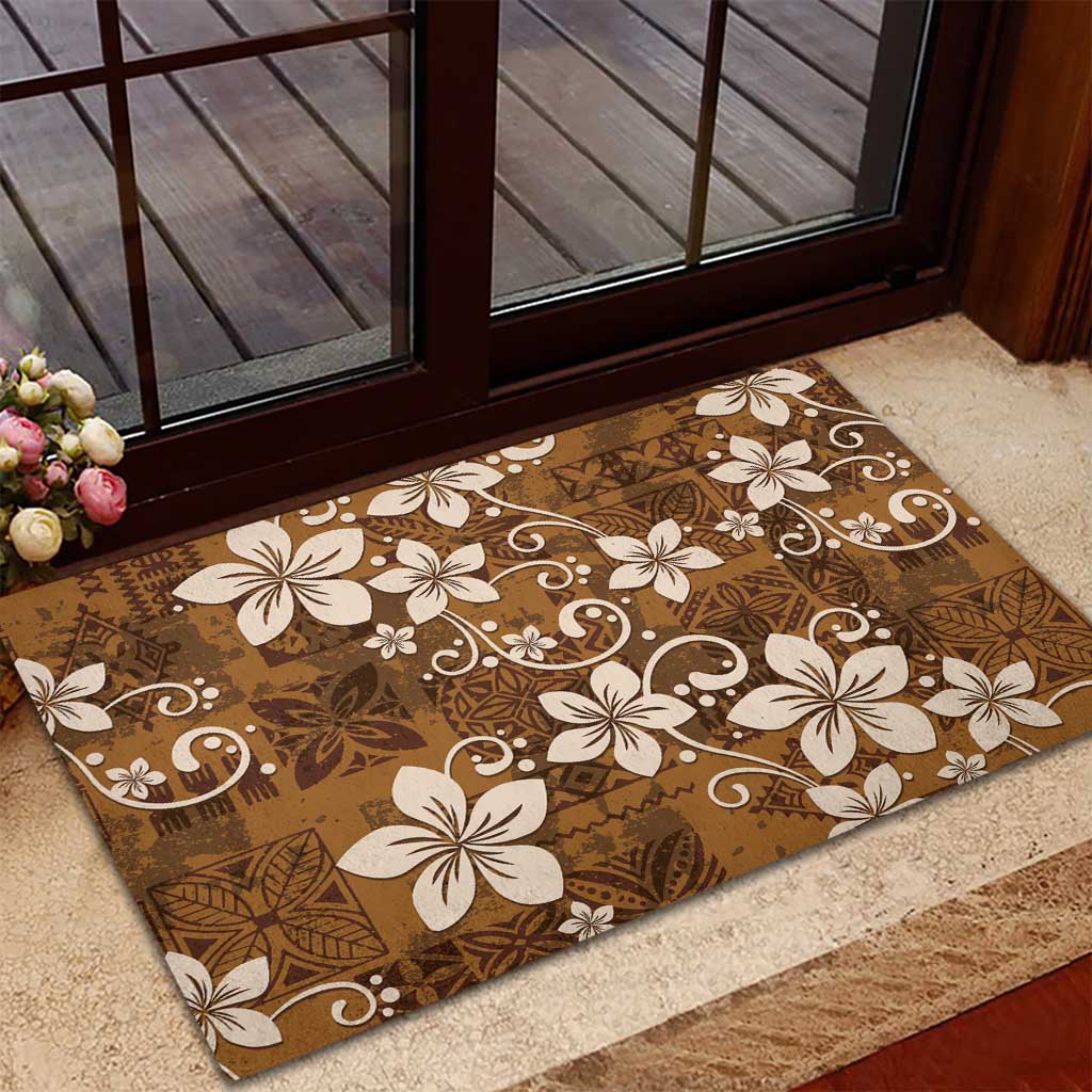 Plumeria Floral Tapa Pattern Vintage Gold Rubber Doormat