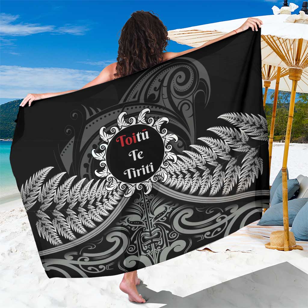 Toitu Te Tiriti Aotearoa Silver Fern Sarong New Zealand Maori Pattern LT01 One Size 44 x 66 inches Black - Polynesian Pride