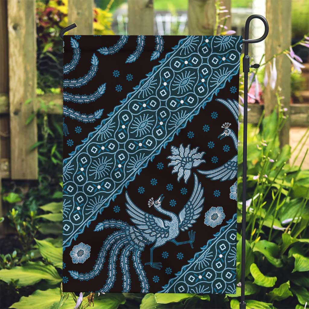 Indonesia Batik Pattern Garden Flag Blue Version