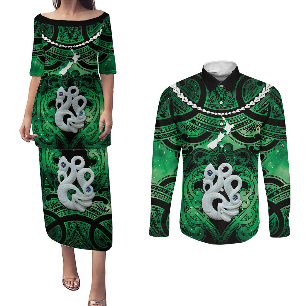 Personalised Maori Matariki Manaia Kakariki Couples Matching Puletasi and Long Sleeve Button Shirt Maori Kowhaiwhai Pattern Galaxy LT01 Green - Polynesian Pride