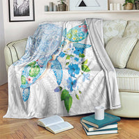 Hawaiian Couple Turtles Honi Blanket Polynesian Art Motifs and Hibiscus White Blue Color - Polynesian Pride