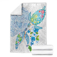 Hawaiian Couple Turtles Honi Blanket Polynesian Art Motifs and Hibiscus White Blue Color - Polynesian Pride