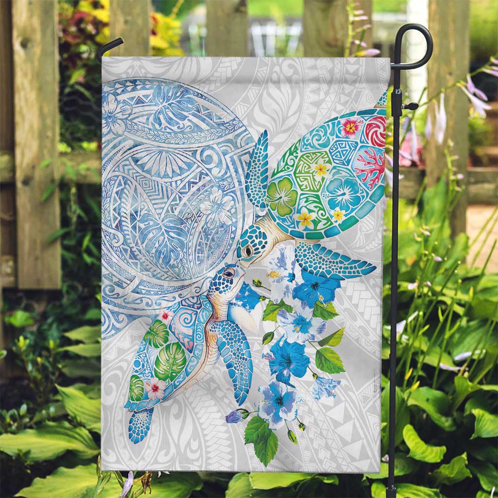 Hawaiian Couple Turtles Honi Garden Flag Polynesian Art Motifs and Hibiscus White Blue Color - Polynesian Pride
