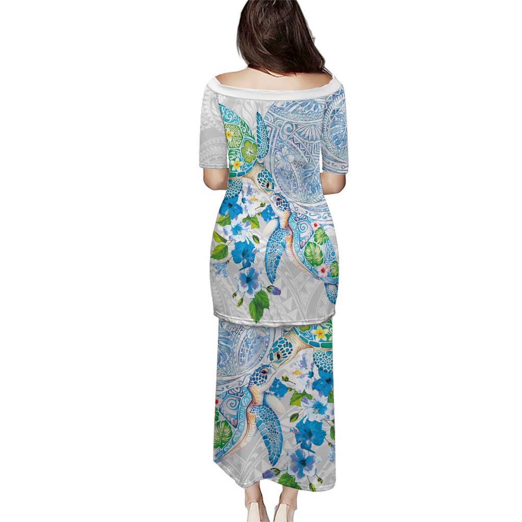 Hawaiian Couple Turtles Honi Puletasi Polynesian Art Motifs and Hibiscus White Blue Color - Polynesian Pride