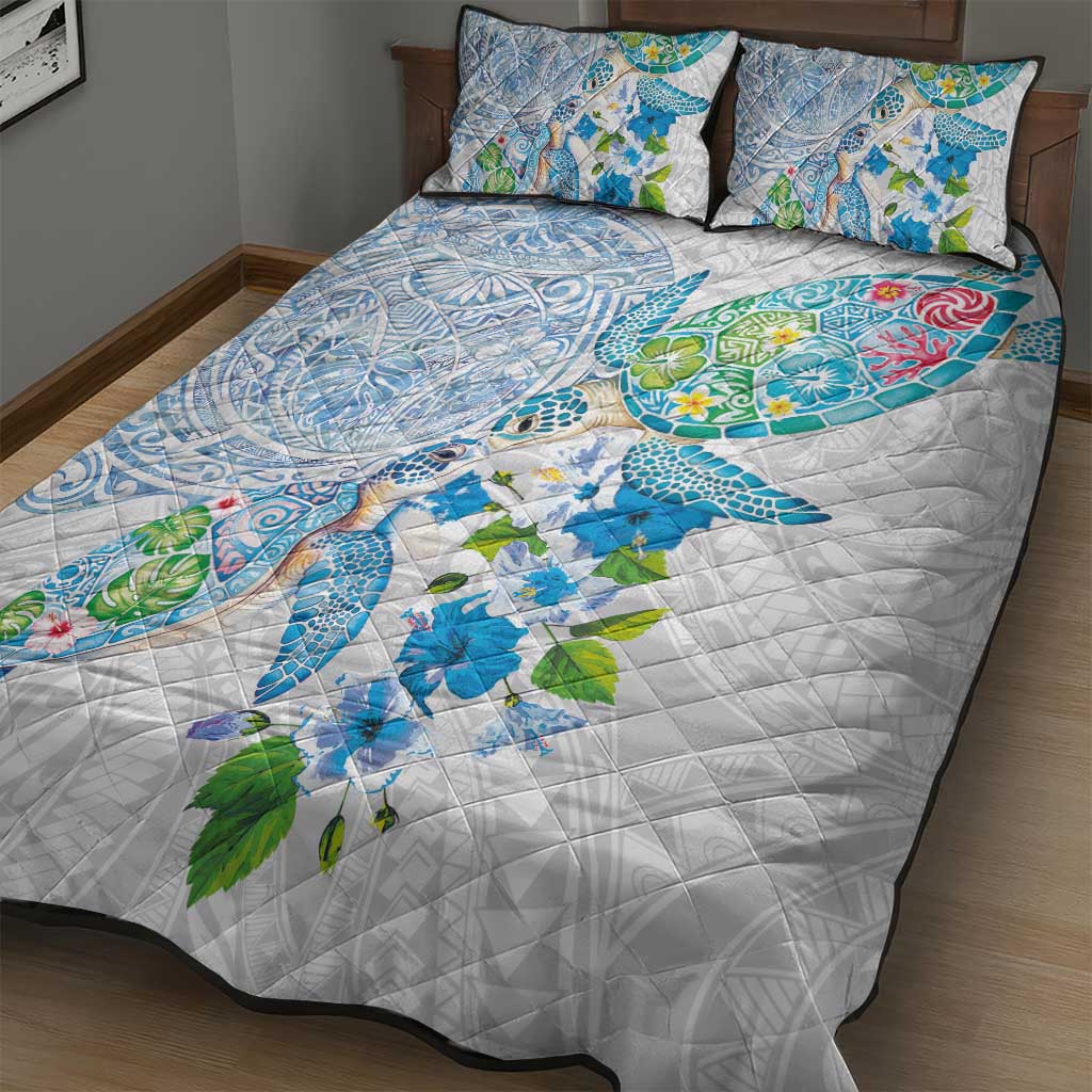 Hawaiian Couple Turtles Honi Quilt Bed Set Polynesian Art Motifs and Hibiscus White Blue Color - Polynesian Pride